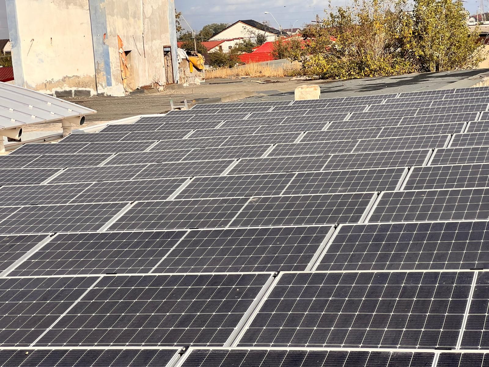 Sistem fotovoltaic comercial finalizat