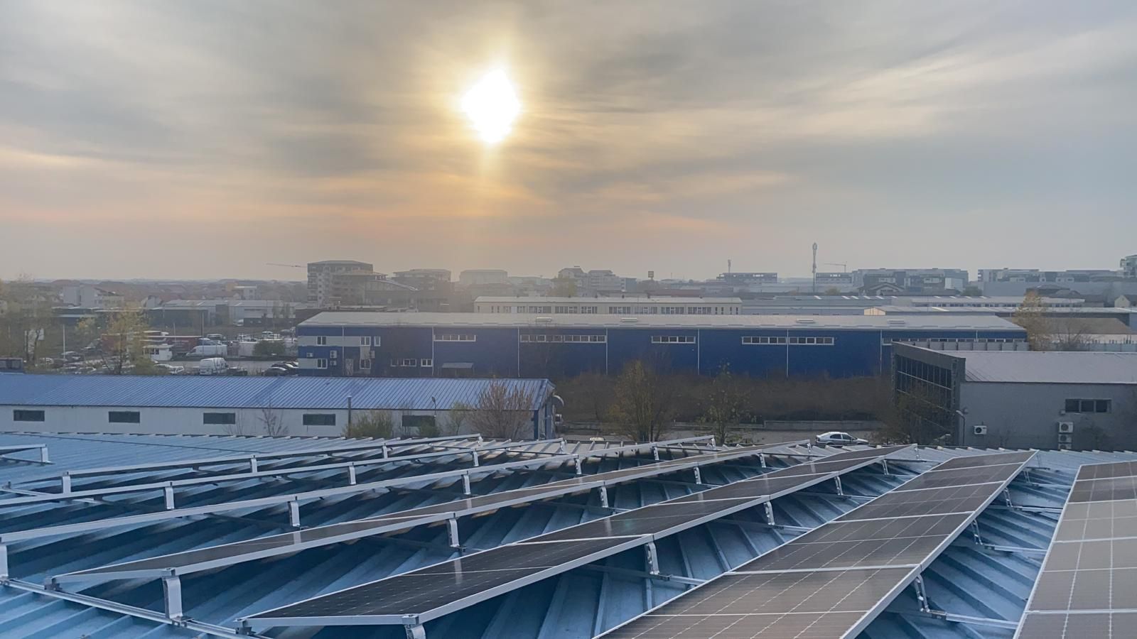 Panouri fotovoltaice la apus